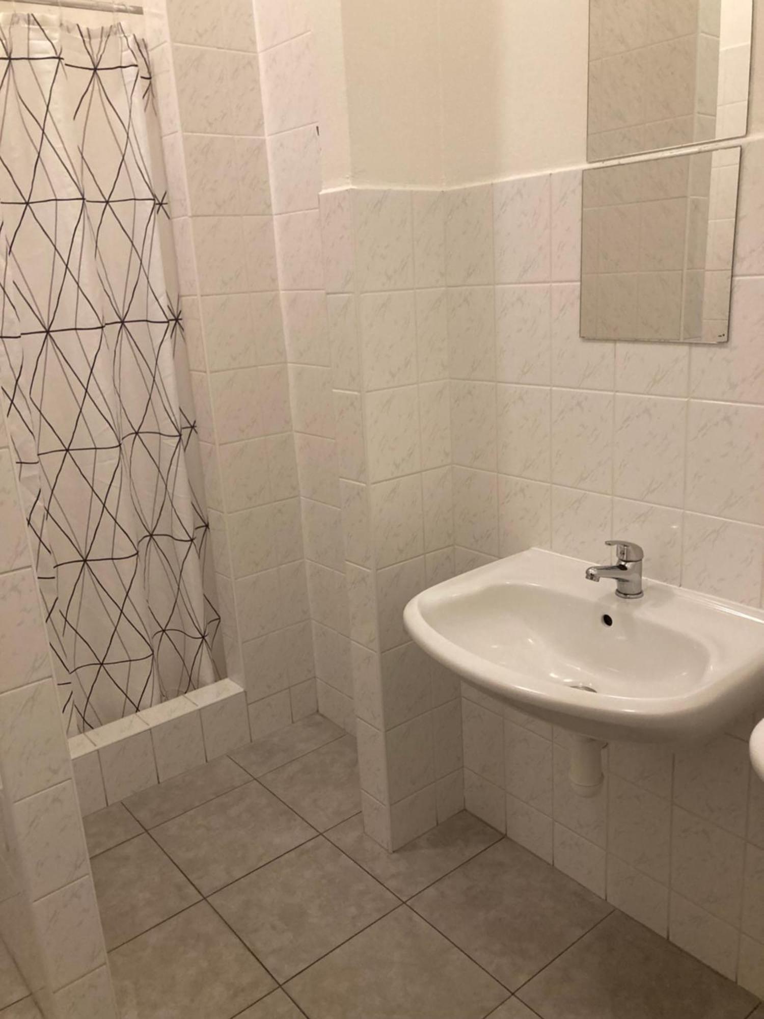 Hostel Praha Ladvi Ngoại thất bức ảnh